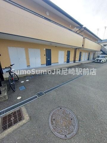 物件外観写真3　(外観は落ち着いています)