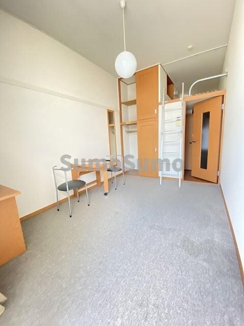 物件内観写真5　(使いやすい居間です)