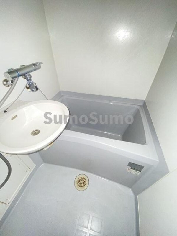 浴室(コンパクトで使いやすいお風呂です)