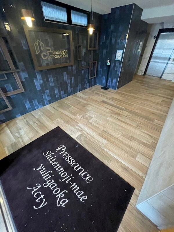 物件外観写真3　(ゆとりのあるロビーです)