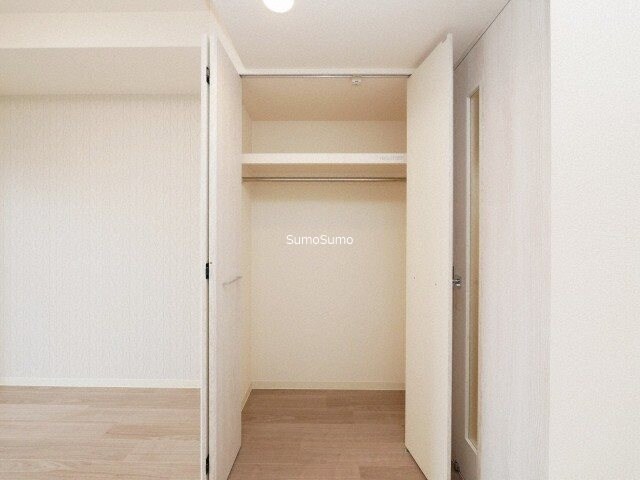 物件内観写真13　(小物を収納するのに便利です)