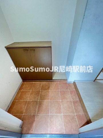 物件内観写真2　(ゆったりとした玄関です)