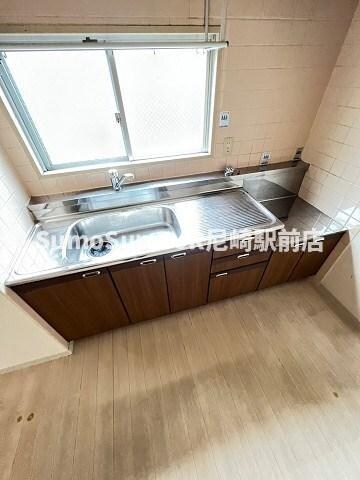 物件内観写真15　(コンパクトなキッチンで掃除もラクラク)