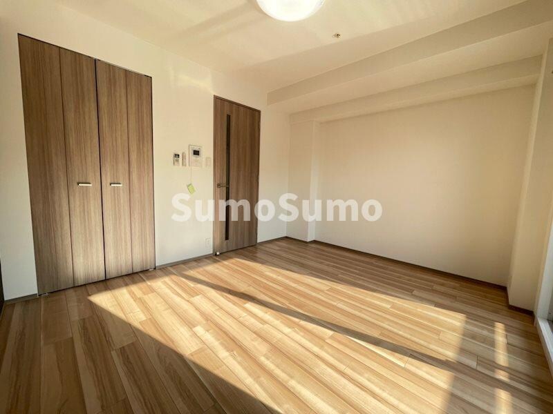 物件内観写真6　(ゆったりとした居間です)