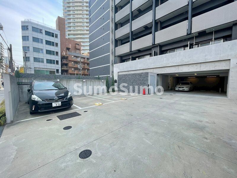 物件外観写真4　(駐車場完備です)