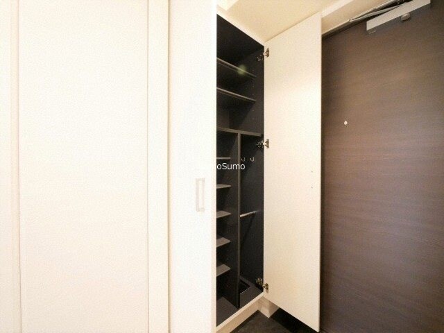 物件内観写真16　(ちょっとした収納スペースも充実しています)