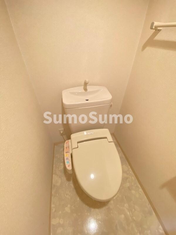 トイレ(落ち着いた色調のトイレです)