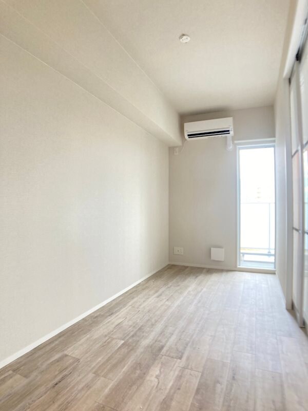 物件内観写真5　(おしゃれな居間です)