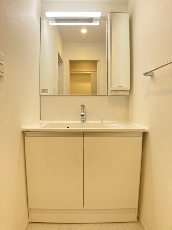 物件内観写真10　(使いやすい洗面所です)