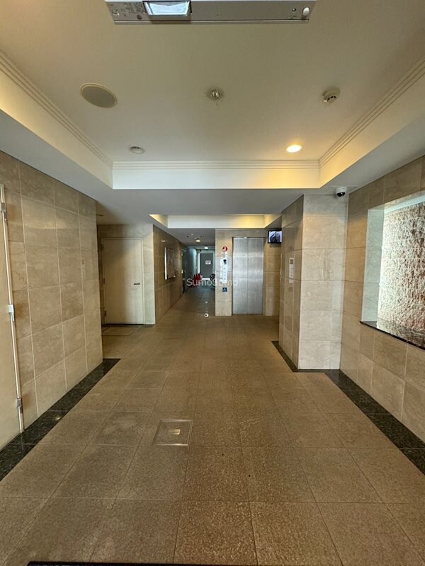 物件外観写真3　(落ち着いたロビーです)