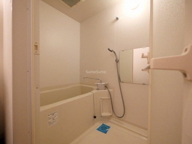 物件内観写真8　(日々の疲れを癒すお風呂付です)