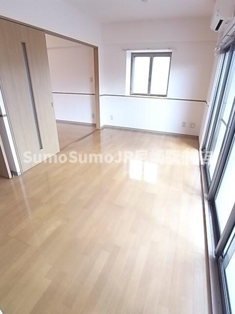 物件内観写真8　(使いやすい居間です)