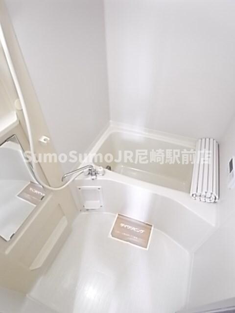 物件内観写真11　(コンパクトで使いやすいお風呂です)