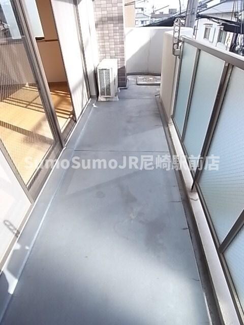 物件内観写真12　(広々としたバルコニーです)