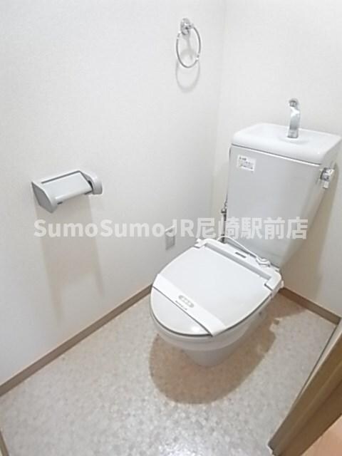 物件内観写真13　(ゆったりとした空間のトイレです)