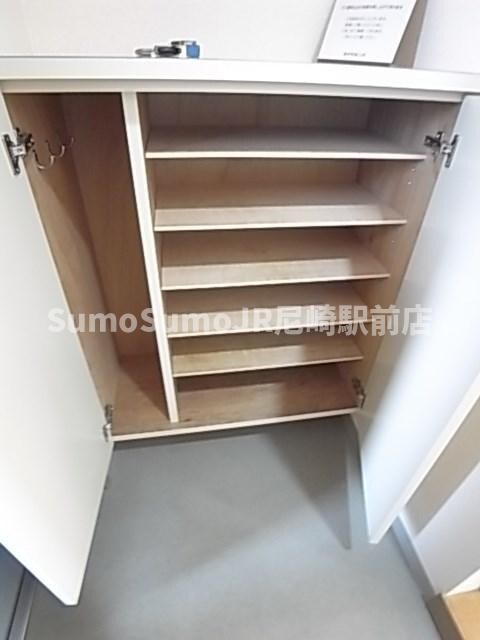 物件内観写真18　(専用の収納スペースです)