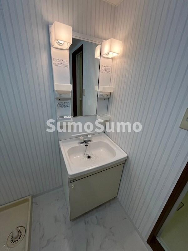 物件内観写真14　(独立洗面化粧台が付いています)