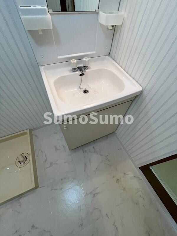 物件内観写真23　(広い洗面スペース)