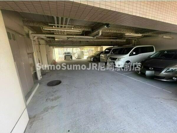 駐車場(駐車場に車を止められます)