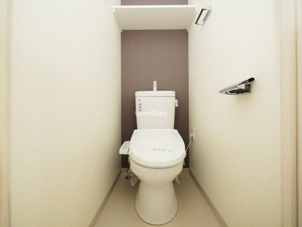 トイレ(落ち着いた色調のトイレです)