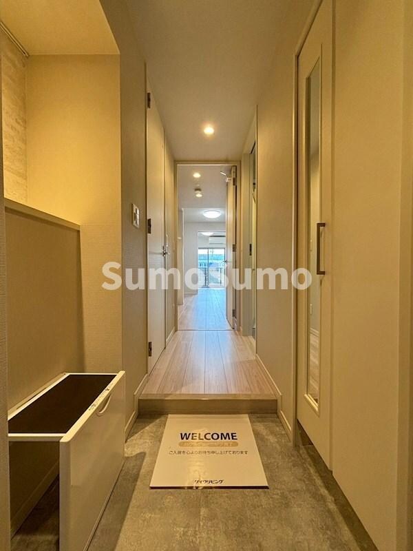 物件内観写真5　(ゆったりとした玄関です)