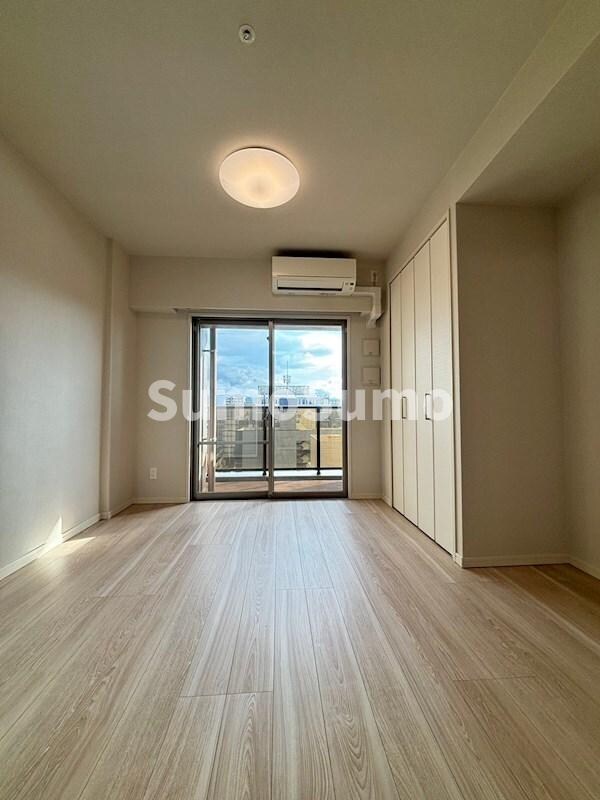 物件内観写真6　(ゆったりとしたリビングです)