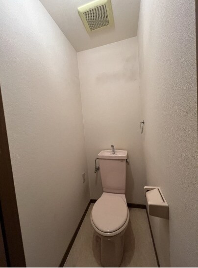 物件内観写真8　(シンプルで使いやすいトイレです)