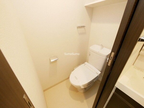 トイレ(落ち着いた色調のトイレです)