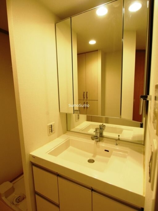 物件内観写真10　(コンパクトで使いやすい洗面所)