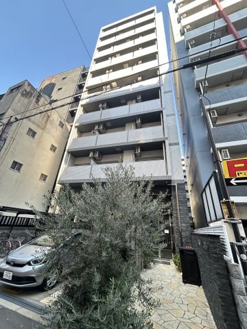 物件外観写真2　(ゆとりのあるエントランスです)