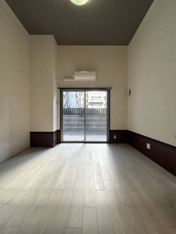 居室(ゆったり過ごせる居間です)