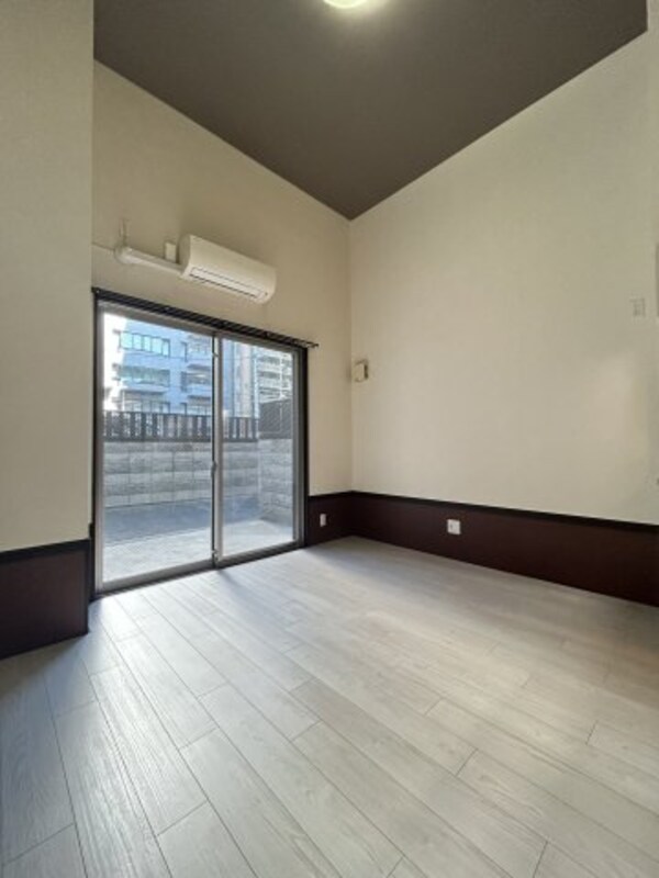 居室(ゆったり過ごせる居間です)