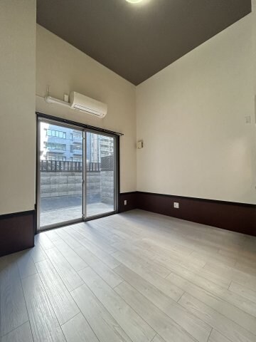 物件内観写真15　(ゆったり過ごせる居間です)