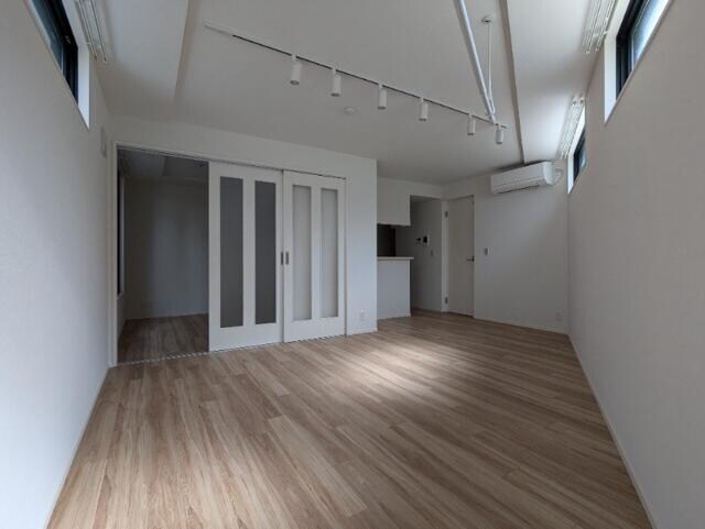 物件内観写真2　( )