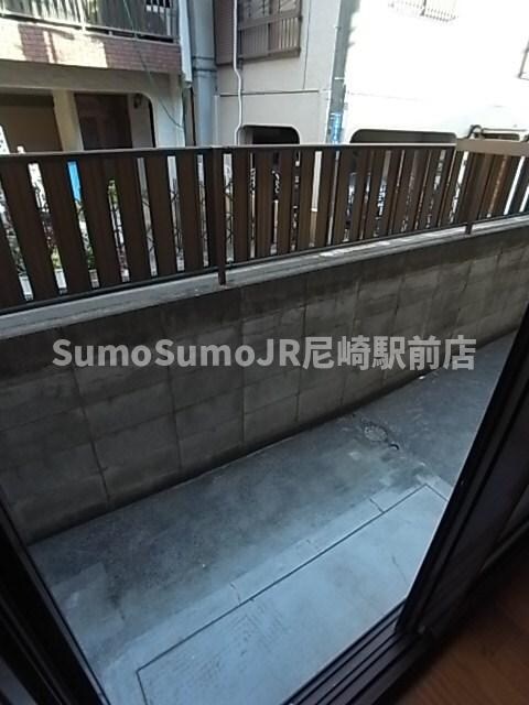 物件内観写真7　(開放的で明るい空間を演出してくれるバルコニーです)