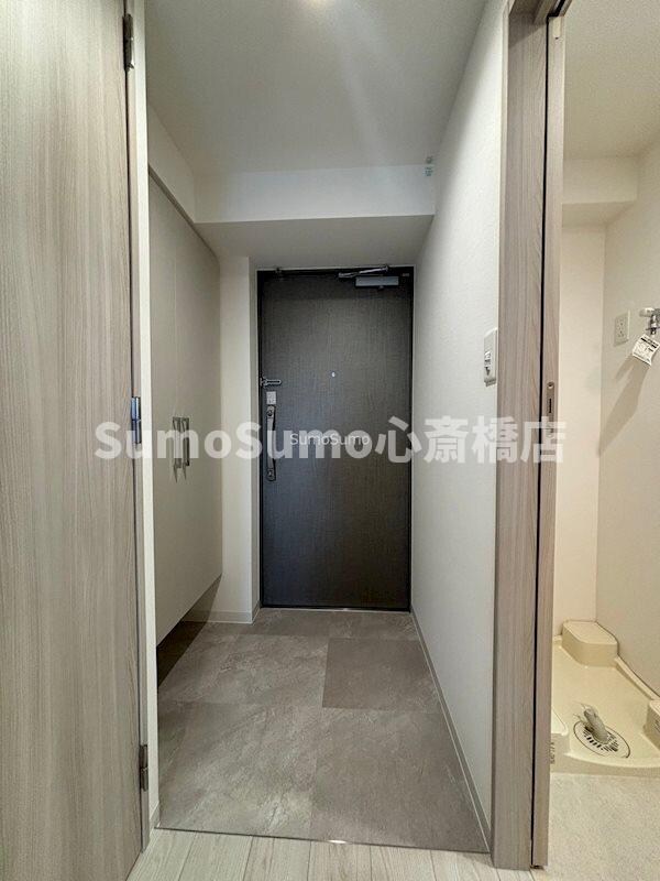 物件内観写真5　(ゆったりとした玄関です)