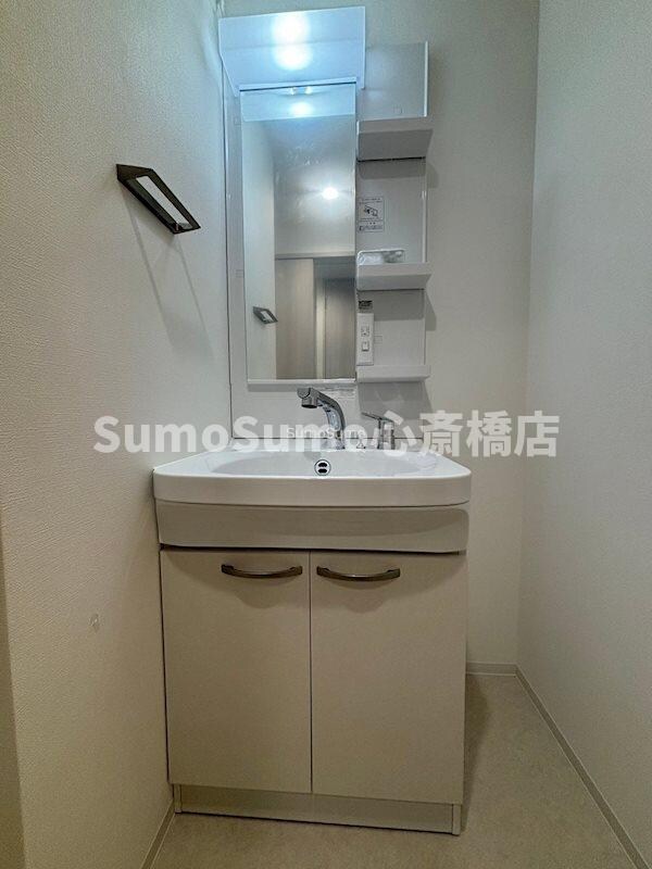 物件内観写真12　(ゆったりとスペースのある洗面所)