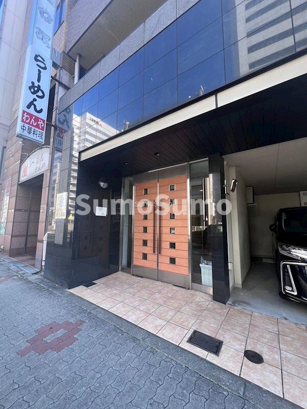 物件外観写真2　(外観は落ち着いています)