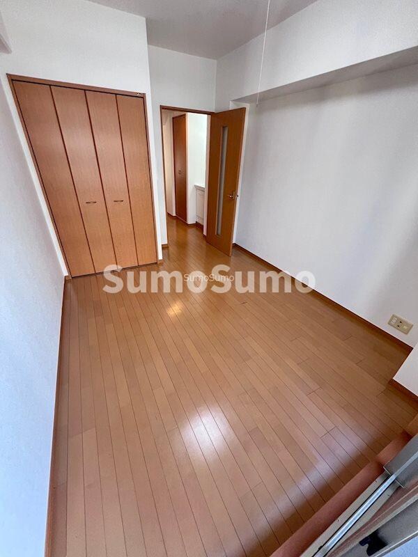 物件内観写真6　(こちらのリビングで趣味の時間をお楽しみください)