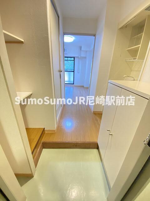 物件内観写真8　(収納もある玄関です)