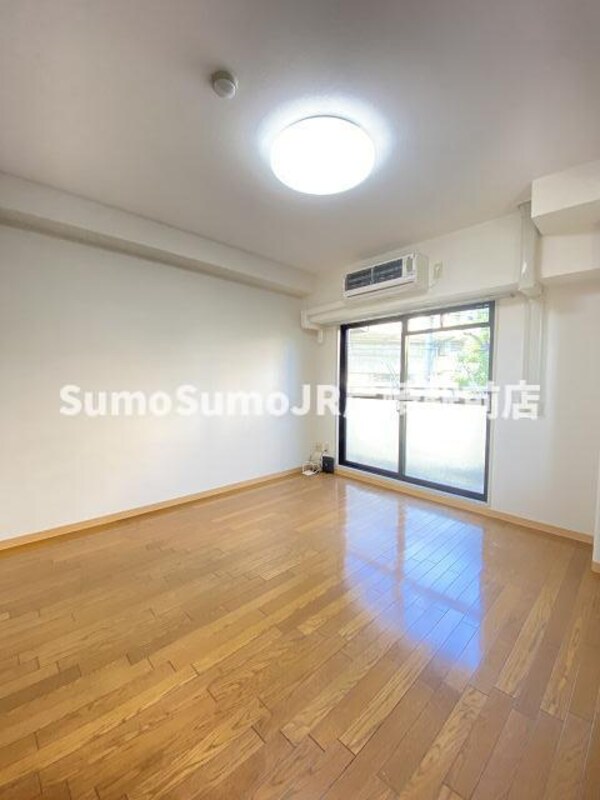 居室(おしゃれなリビングです)