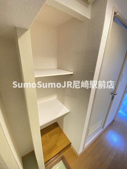 物件内観写真11　(収納スペース豊富です)