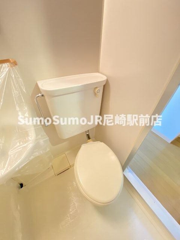 トイレ(落ち着いた色調のトイレです)