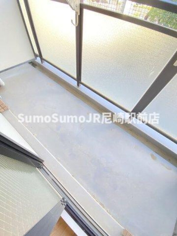 バルコニー(お洗濯にも便利なバルコニー付き)