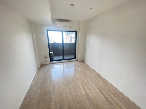 寝室(落ち着いて過ごせるお部屋なので、寝室にいかがでしょうか)