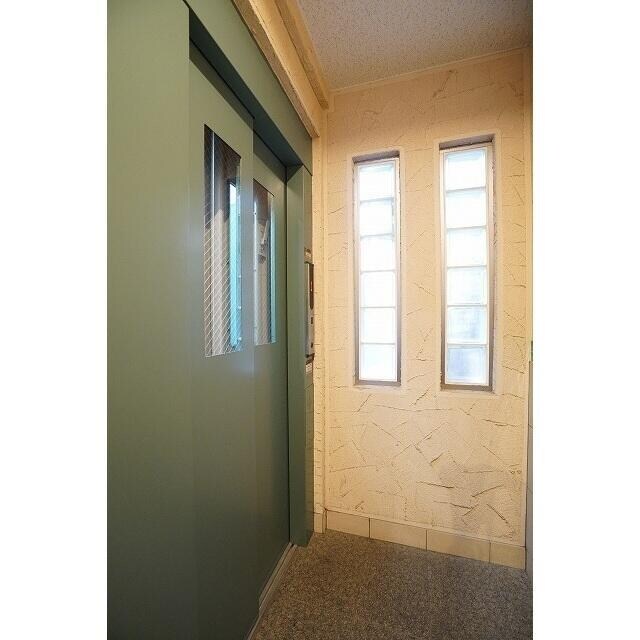 物件内観写真3　(エレベーターホール )