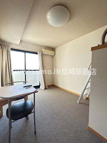 物件内観写真17　(ゆったりとしたリビングです)