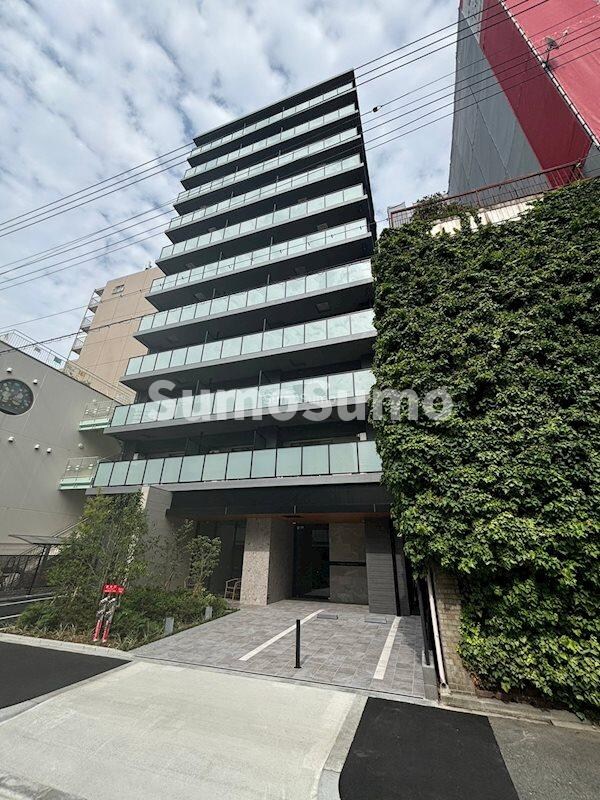 物件外観写真2　(落ち着いたエントランスです)