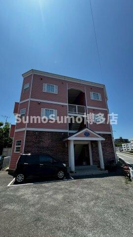 物件外観写真1　(外観もきれいです)