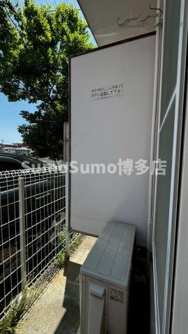 物件内観写真12　(外からの目が気にならないバルコニーで洗濯物が干せます)